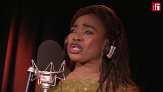 Oumou Sangaré interprète "Fadjamou" dans Couleurs Tropicales @RFI