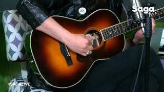 María León - Locos en La Saga con Adela