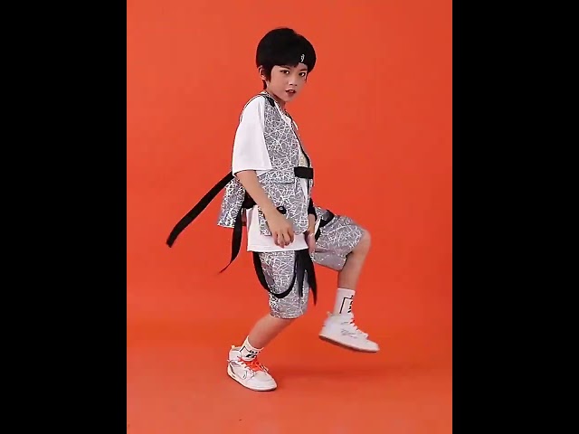 Vídeo relacionado con Ropa Hip Hop Niño Camiseta Brillante Niña Top Lentejuelas Camisetas Metalizada Manga Corta Top Deportivo Camiseta Brillante De Baile Jazz Hiphop Disfraz Fiesta Actuación