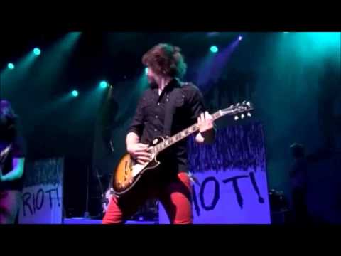 Paramore - Misery Business Live (the final Riot!)