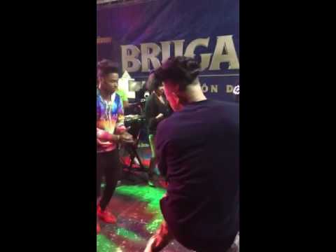 Anoche los JM y el rey guevara rompiendo  en el aniversario de la emisora 96.3 la calle