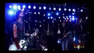 Kill Hannah - Lips Like Morphine - Live on FearlessMusic