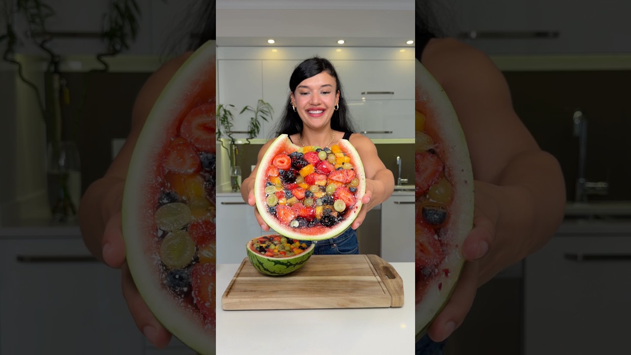 Fruit Salad 🍉Meyve salatası🍓10 üzerinden kaç verirsiniz? 👀 #busezeynep #fruit #watermelon