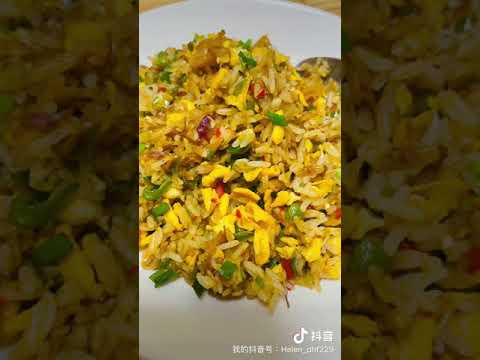 萝卜干炒饭 Fried rice with dried radish 中午不知道吃啥 炒饭来一盘简单又好吃...