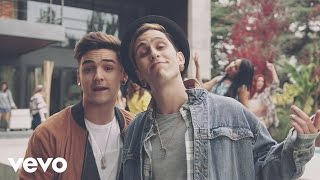 Critika y Saik - Cállame a Besos (Video Oficial)