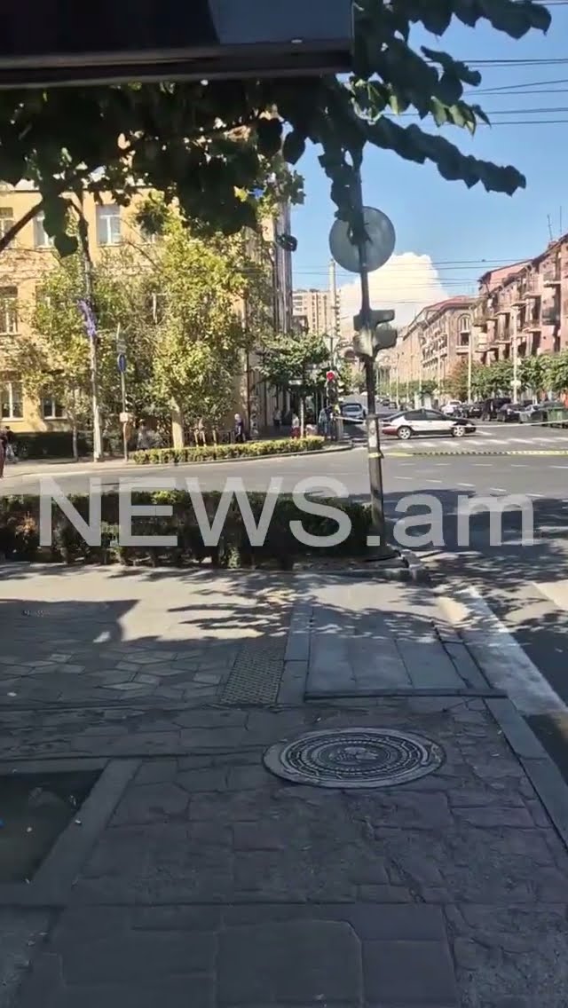 Ոստիկանները հսկում են Երեւանի կենտրոնը, որտեղ անցկացվում է միջազգային հեծանվավազքի մրցաշար
