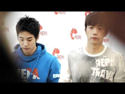 [FANCAM] 110923 JUNHO Nepa Fansigning {4}