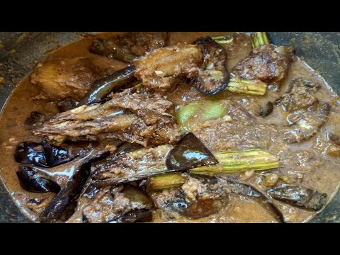 How to Cook Sauteed Crispy Lechon Macau and Fried Eggplant in Coconut Milk and Shrimp Paste