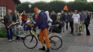 preview picture of video 'Millennium Bike Tour of Liberty - MBTL - episode 1 start (Man får inte cykla på torget !)'