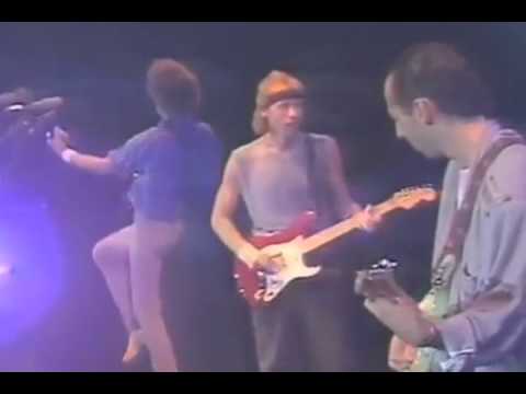 Dire  Straits   --  Sultans  Of  Swing   Live  Video   At  Wembley HQ