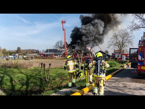 {Grip 1} Zeergrote brand in Tricht  Voertuig blokkeert brandweer, elektrische tankautospuit ingezet