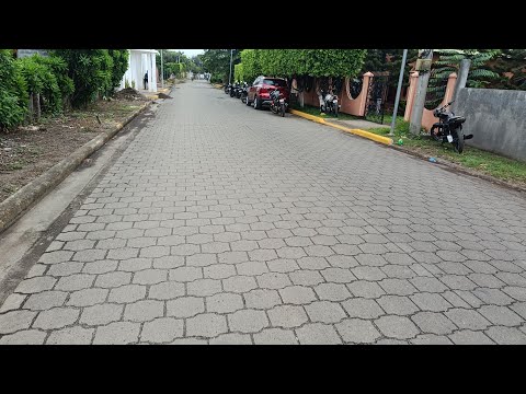 RECORRIENDO CALLES DE BARRIOS EN POTOSI