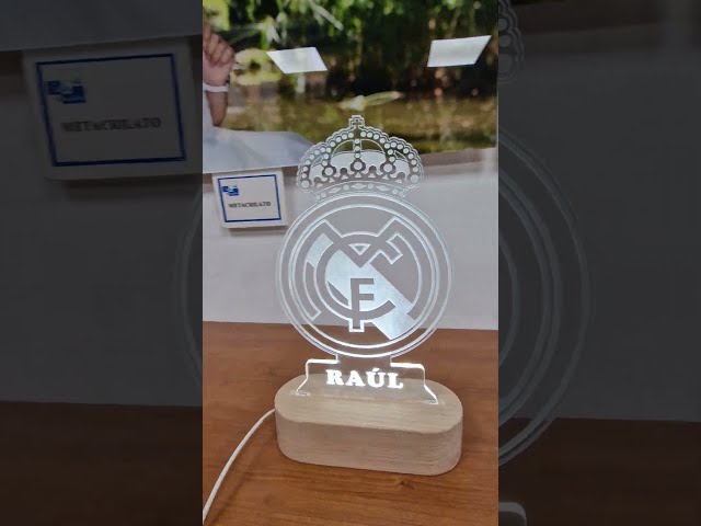 Vídeo relacionado con Genérico Lámpara Led Personalizable con Nombre, diseño Futbol Madrid. Detalle original para Cumpleaños, Bautizos o Comuniones.
