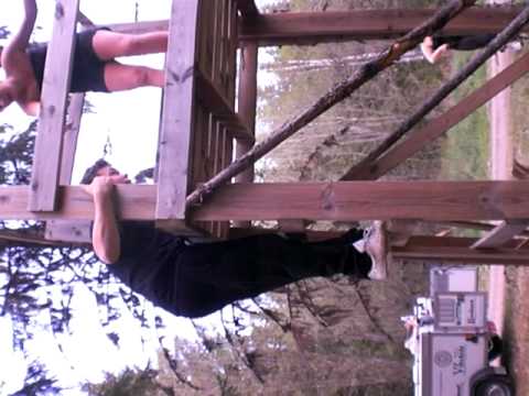 Stoffe klättrar upp i älgtorn