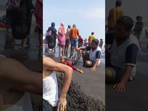 najwa playing on the beach