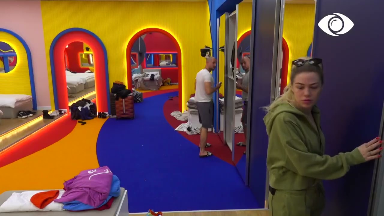 Kristi qëndron pranë Keisit