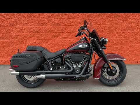 2024 Harley-Davidson<sup>®</sup> Heritage Classic Red Rock / Vivid Black
