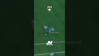 Maradona autopase y falta