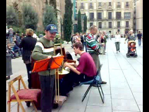 download lagu mp3 mp4 Barcelona Banjo, download lagu Barcelona Banjo gratis, unduh video klip Barcelona Banjo