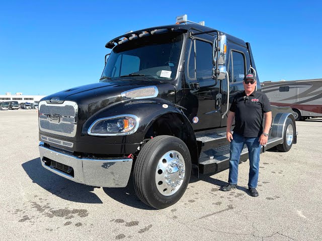 Preview image of 2023 Freightliner M2 106 Laredo (11N231983) youtube video