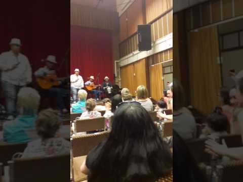 Roma ki mit tud Szombatheyen Gipsy trio (1. Helyezés)