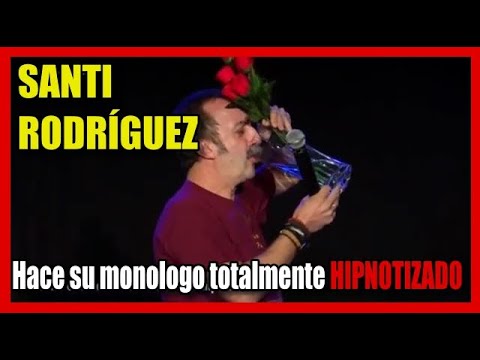 Santi Rodriguez realiza su monologo totalmente hipnotizado.
