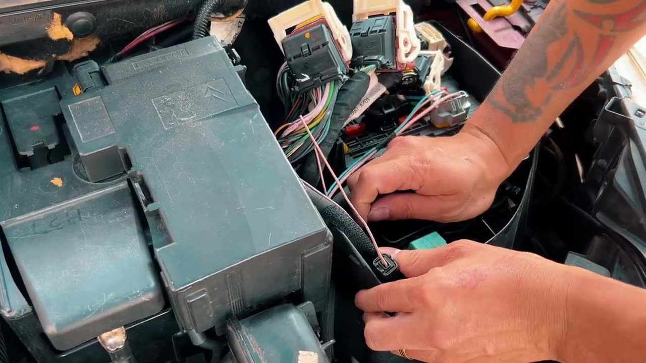 Peugeot 308 ECU MEV17.4.2 Engine Control Unit REPAIR