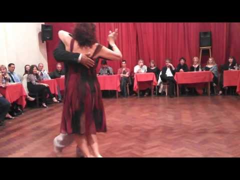  Alicia Pons  and  Luis Alberto Rojas  are  dancing  to  the  tango  "  Mi reflexión  "