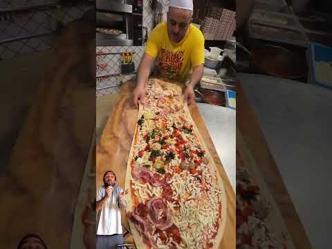 pizza facuta de un maestru napoletan