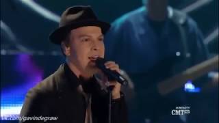 Gavin DeGraw performing Somewhere with you by Kenny Chesney