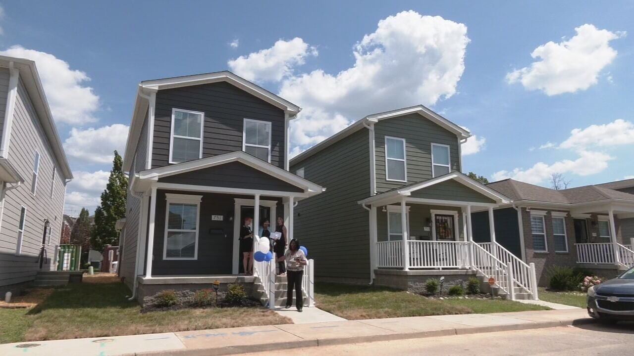 WDRB+WAVE: Habitat for Humanity completes 16-home project in Louisville’s Smoketown neighborhood