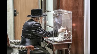האדמו''ר מבאבוב בהדלקת נרות חנוכה  - Bobov