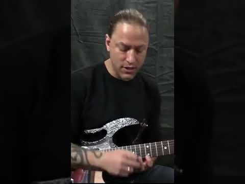 EASY Pull-Off Lick. Sounds Cool! #shorts