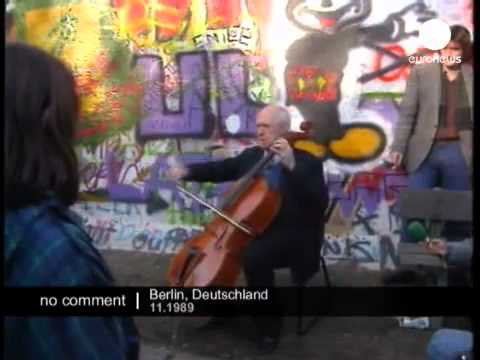Rostropovich cello performance in front of the Berlin Wall