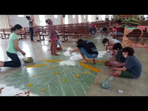 Confecção do tradicional tapete para a passagem de Corpus Christi em Icó