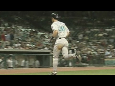 Luis Gonzalez hits for the cycle