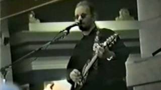 Warren Zevon covers Dylan&#39;s &quot;Knockin&#39; on Heaven&#39;s Door&quot;