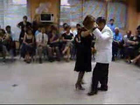 Angelica baila tango