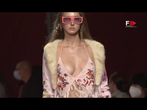 VALERIA BULDINI Best Model Moments FW 2022 - Fashion Channel