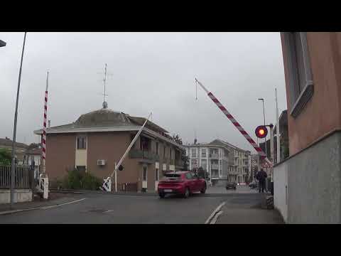 Passaggio a livello di via Guglielmo Marconi (linea Novara - Biella) - Novara / Level Crossing