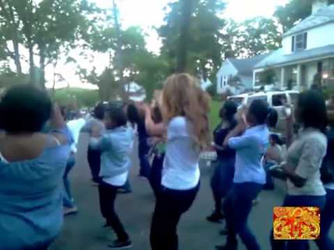 Beyonce Dancing In The Street at a New Jersey BLOCK PARTY