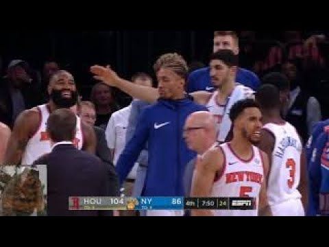 Damyean Dotson makes Tarik Black fall 15 feet away