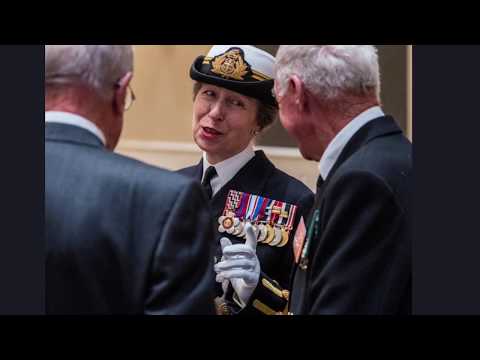 A Princesa Real, Anne visita Plymouth para inaugurar o monumento no Dia da Marinha Mercante de 2019