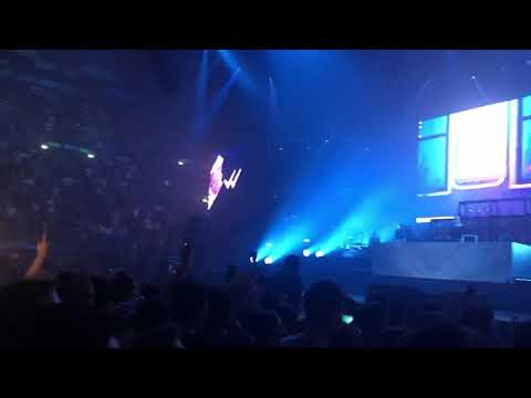 Guè Pequeno - Spunte Blu (Feat Carl Brave) Live @Mediolanum Forum