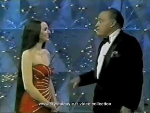 Crystal Gayle - Interview & humor