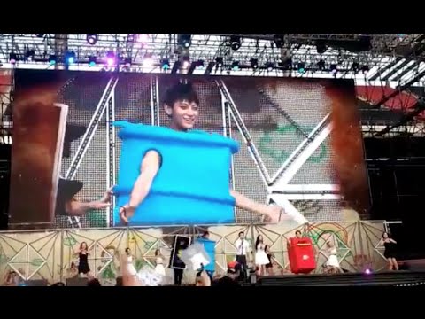 [Fancam] 140815 EXO Tao Funny Moment at SMTOWN Live World Tour IV in Seoul