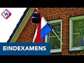 Bloemetje voor geslaagde eindexamenkandidaten - OMROEP WEST
