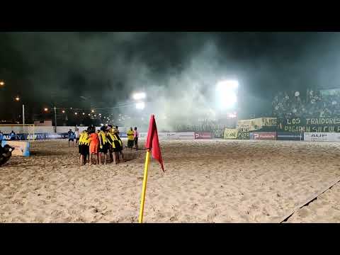"¡La hinchada de Peñarol en el fútbol playa!" Barra: Barra Amsterdam • Club: Peñarol