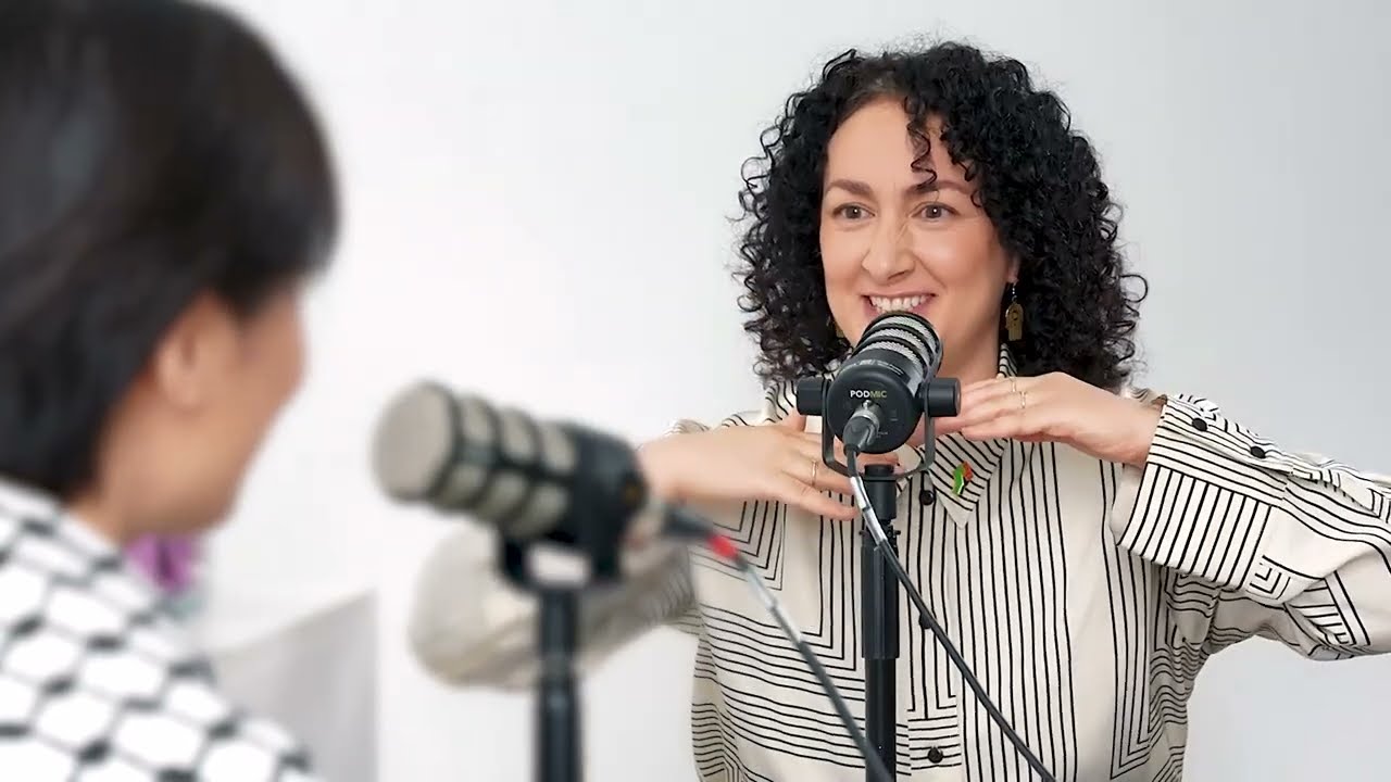 Onbedoeld ongemak | Podcast: Aflevering 3: Hand in Hand | Campagne micro-agressies op de werkvloer