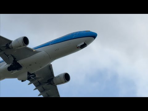 AIRBUS A330 KLM (AMSTERDAM TO WASHINGTON) TAKE-OFF SCHIPHOL AIRPORT / PLANE SPOTTING / PHAOA / KL651